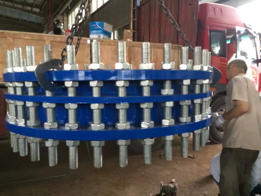 正在裝車的伸縮接頭